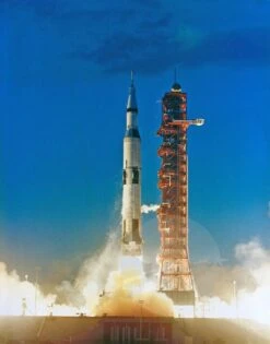Saturn V - 1/70th Scale -Estes || Quest || DYNASTAR Sales 287c5324fe2d93c960e7ec50ad068f6d.image .549x700